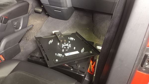 Drehkonsole VW T5, T6 und T6.1 Fahrer und Beifahrersitz mit ABE