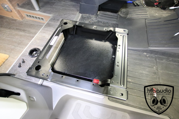 Safe für VW Crafter und MAN TGE - Verbau unter Fahrer- oder Beifahrersitz