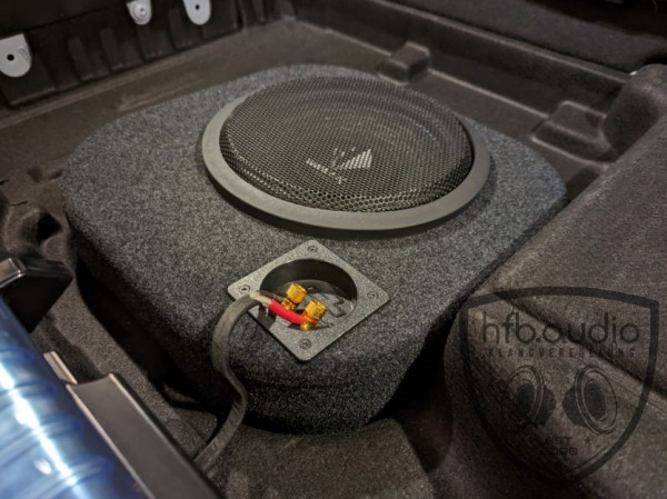 Subwoofer im passenden Gehäuse für Mercedes C-Klasse W205 und S205