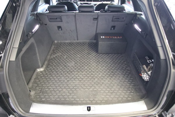 Match Subwoofer verbaut im Audi A4 B9 Avant