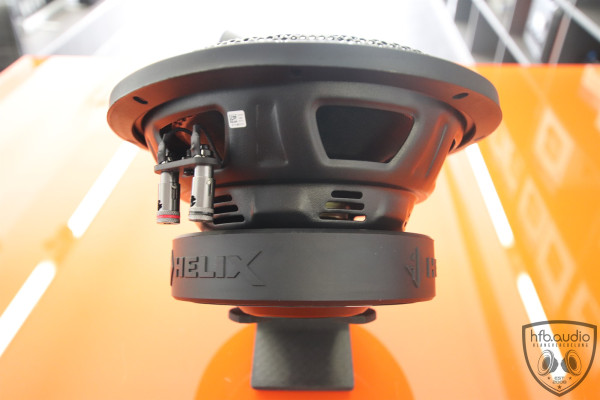 Subwoofer im passenden Gehäuse für Mercedes CLA W117 und W118