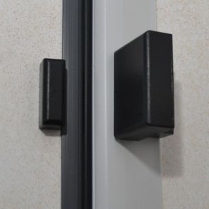 Thitronik Montageadapter für Montage von Funk-Magnetkontakten z.B. an Serviceklappen - schwarz